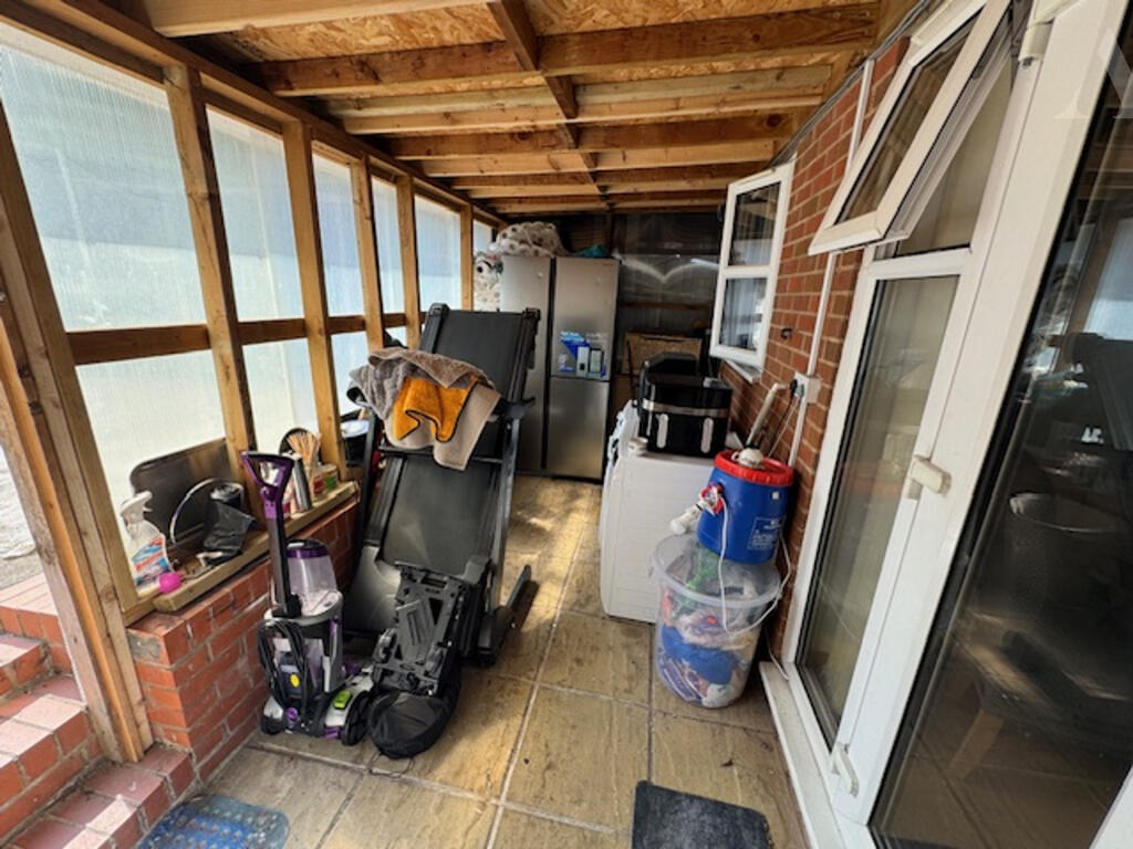 32 Ward Close Summer Room