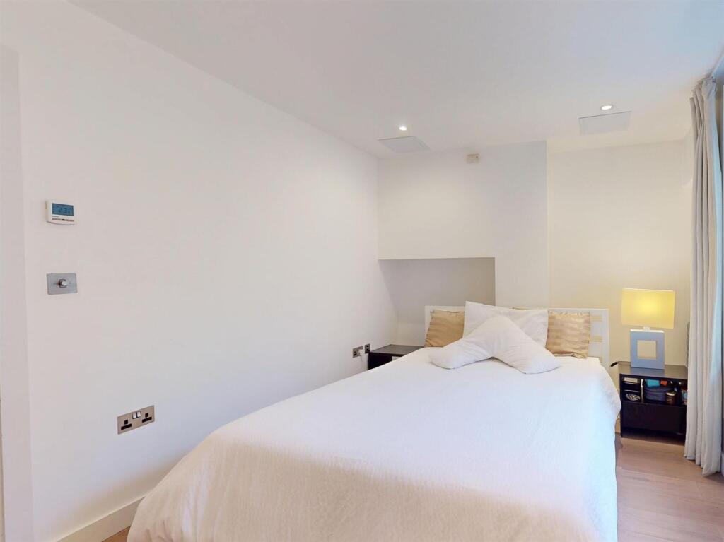 LGF2PG.bedroom3.jpg