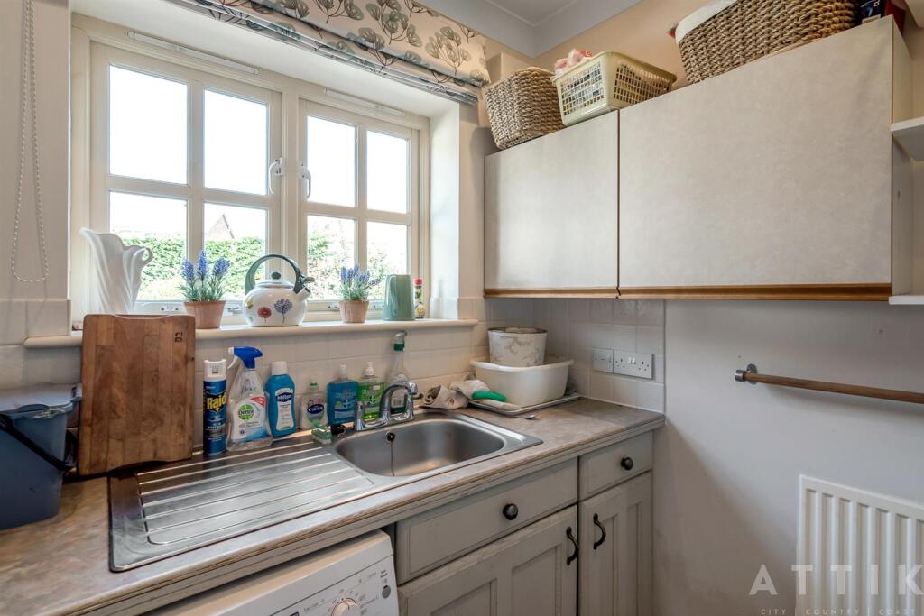 2 Hanbury Close, Halesworth IP19 8DG (32).jpg