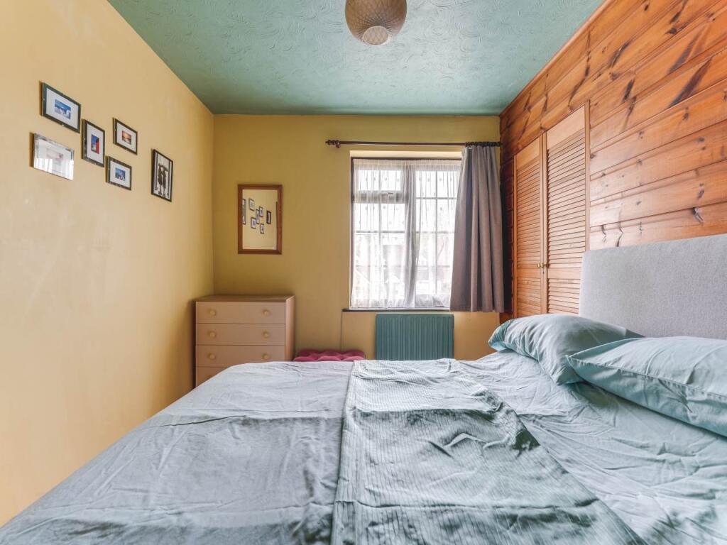 Bedroom 1 (2)