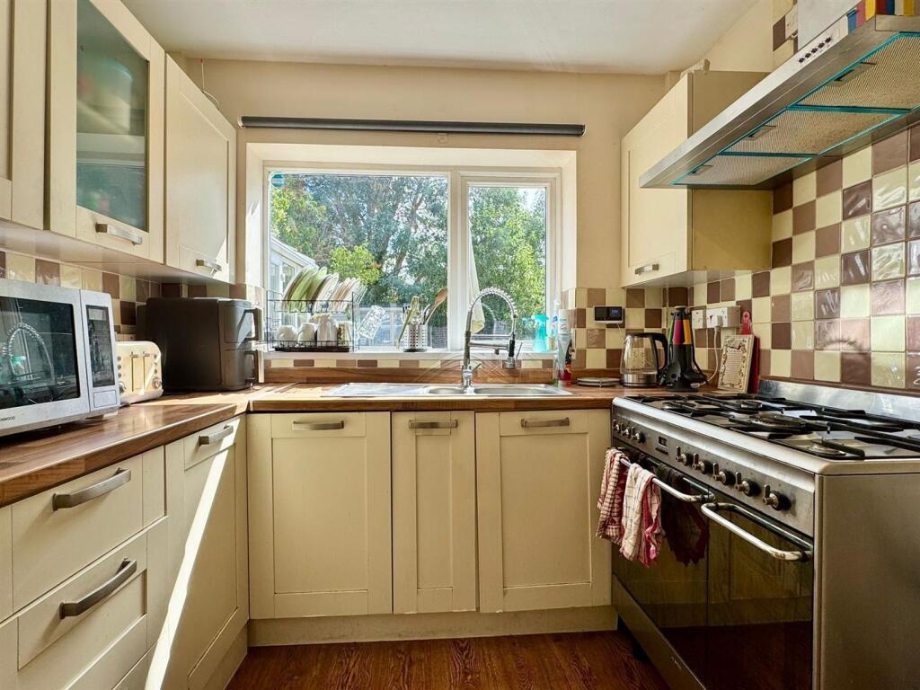 Kitchen (4).jpg