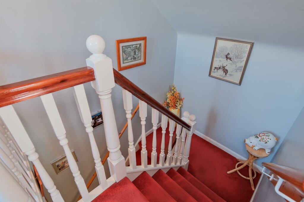 047-3 Station Place, Law ML8 5LR.jpg