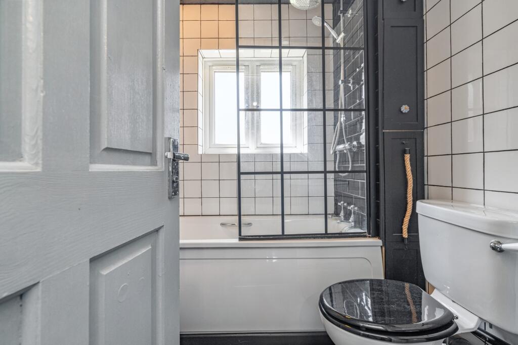 64 Holworthy Road, Norwich, NR5 9DG