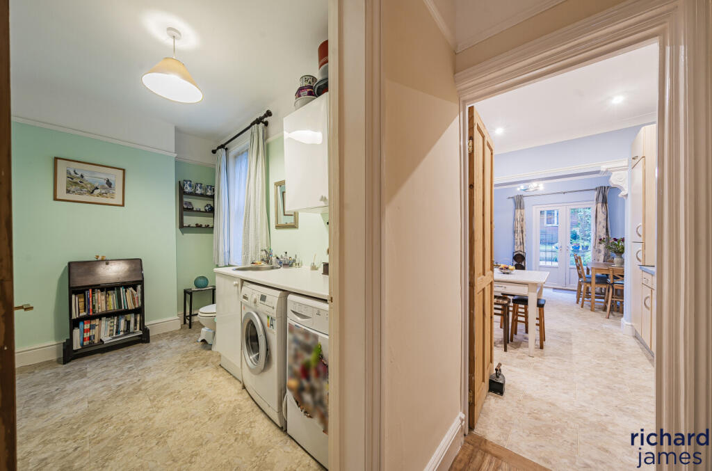 a82b24a7-a077-439...