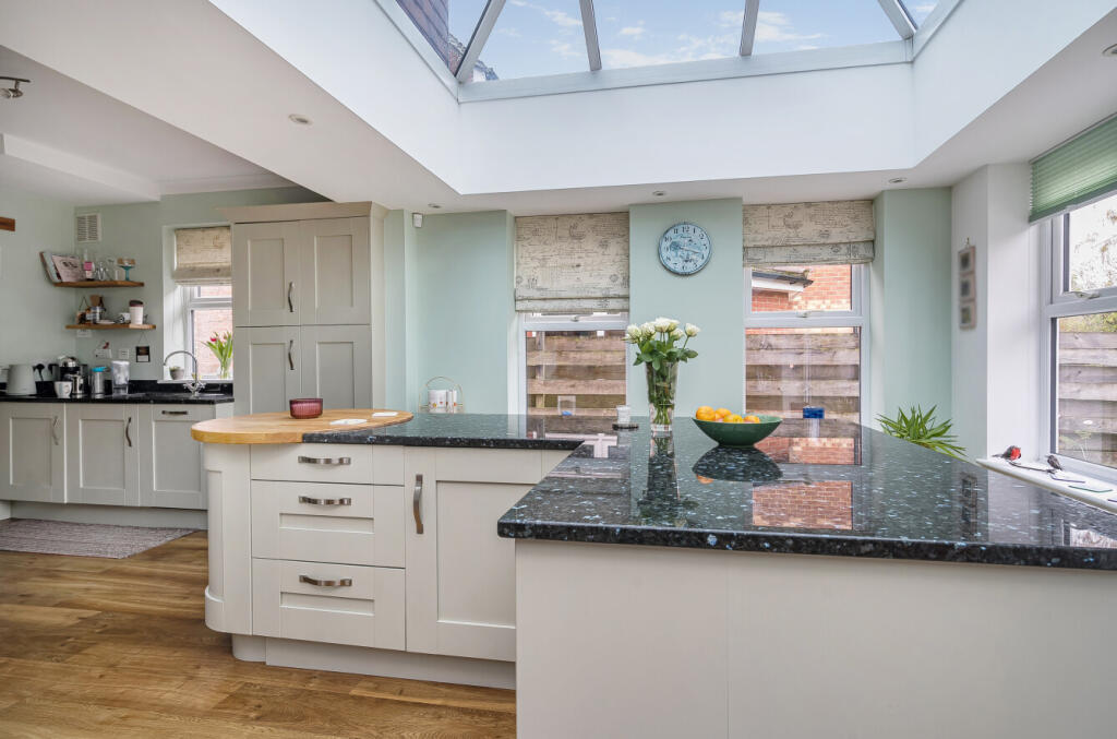 1375827-26-690ca3...