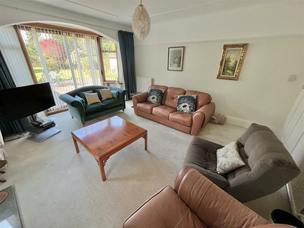 Lounge Aspect 2.jpg