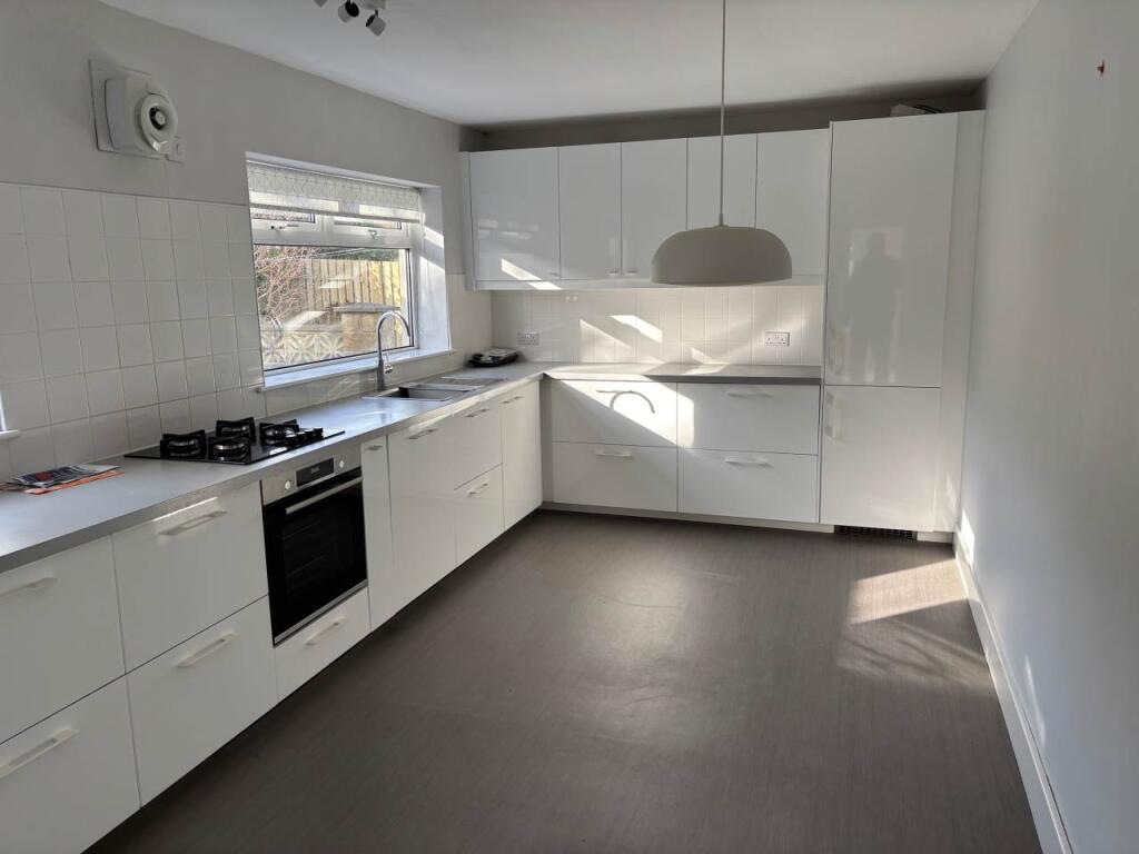 14 Oakleigh Close - 