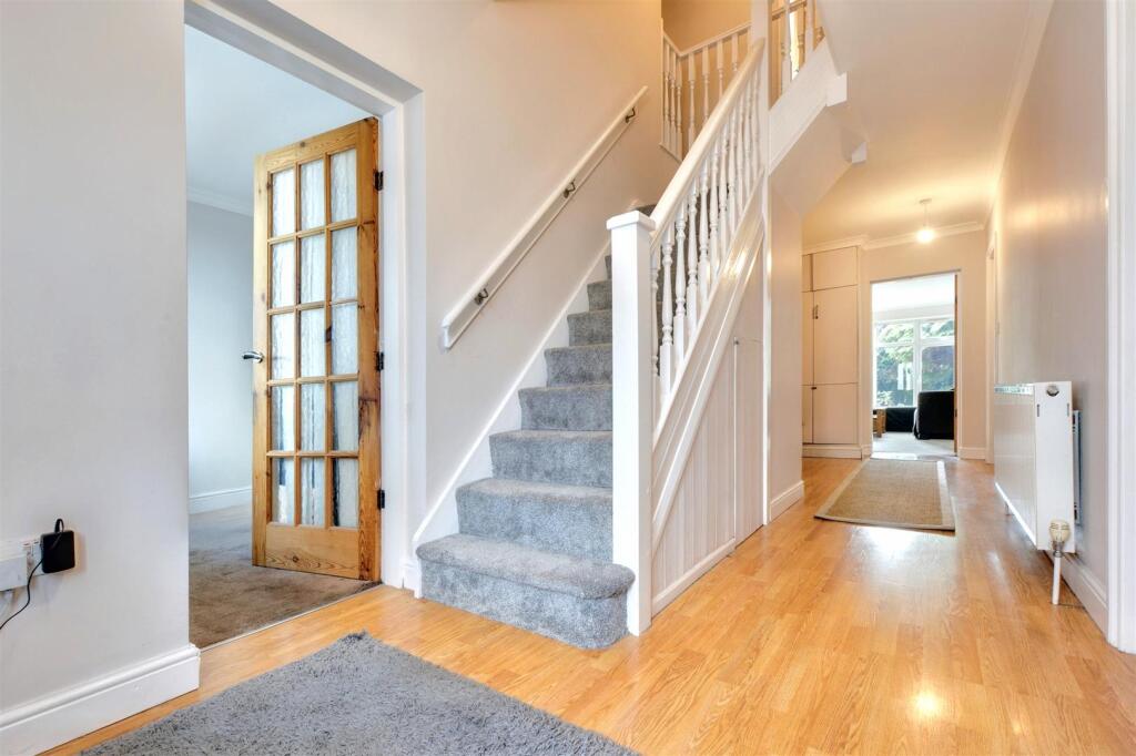 Entrance hall_.jpeg
