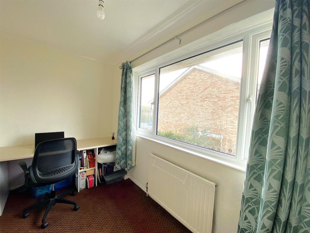 60 Gwyneth Grove- Bed4.jpg