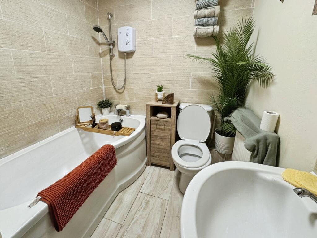 pbox-bathroom-331032.jpg