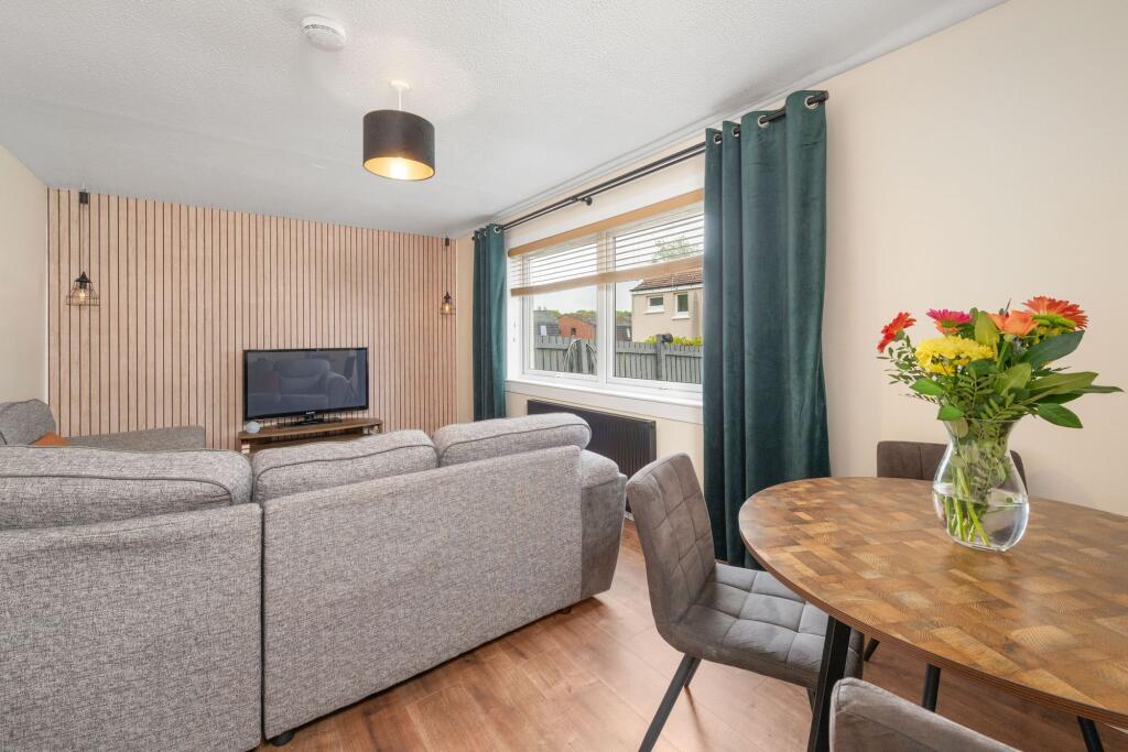 Lounge/Dining Area