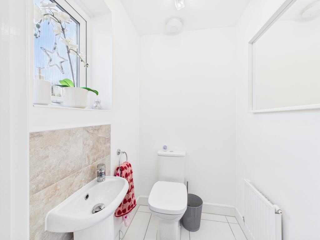 CAM03729G0-PR0199-STILL020