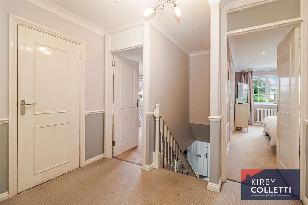 FIRST FLOOR LANDING