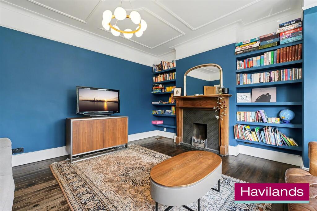 Wolves Lane N13 6DR-15.jpg