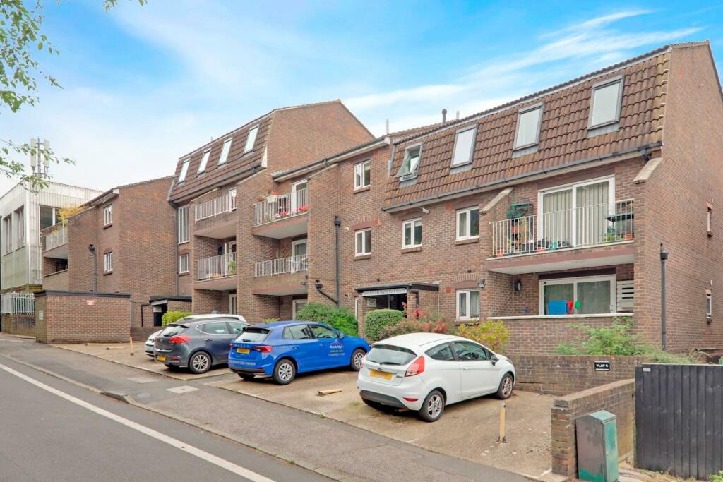 15-d1d6JHPropWorld - 12a Wells Park Court - 43-med