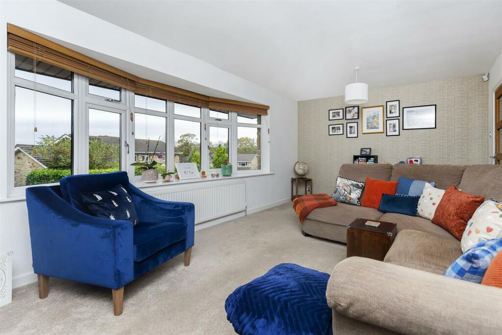 Bramleys Estate Agents - Maple Grove (25).jpg