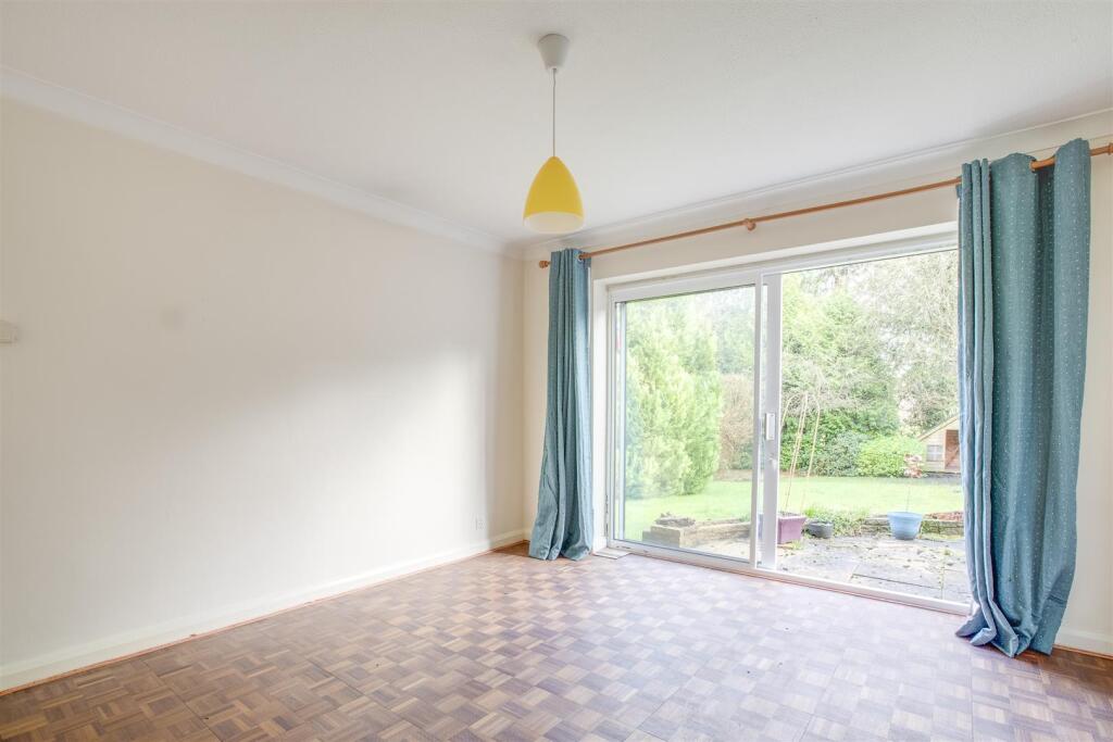 31 Wheeler Avenue, HP10 8EN-15.jpg