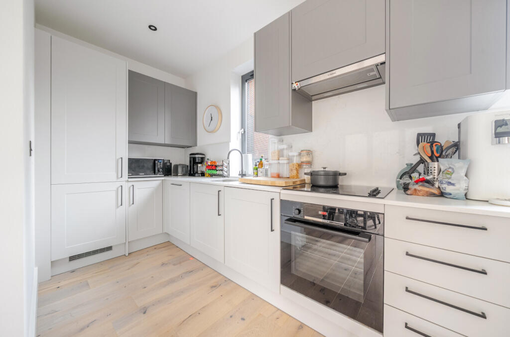 1370009-10-68f76f...