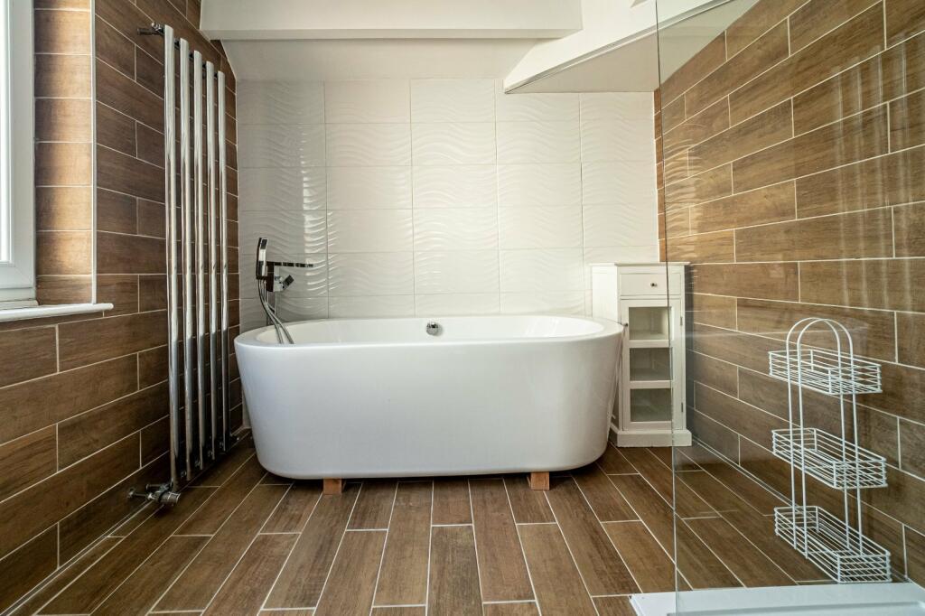 2nd Floor Bathroom