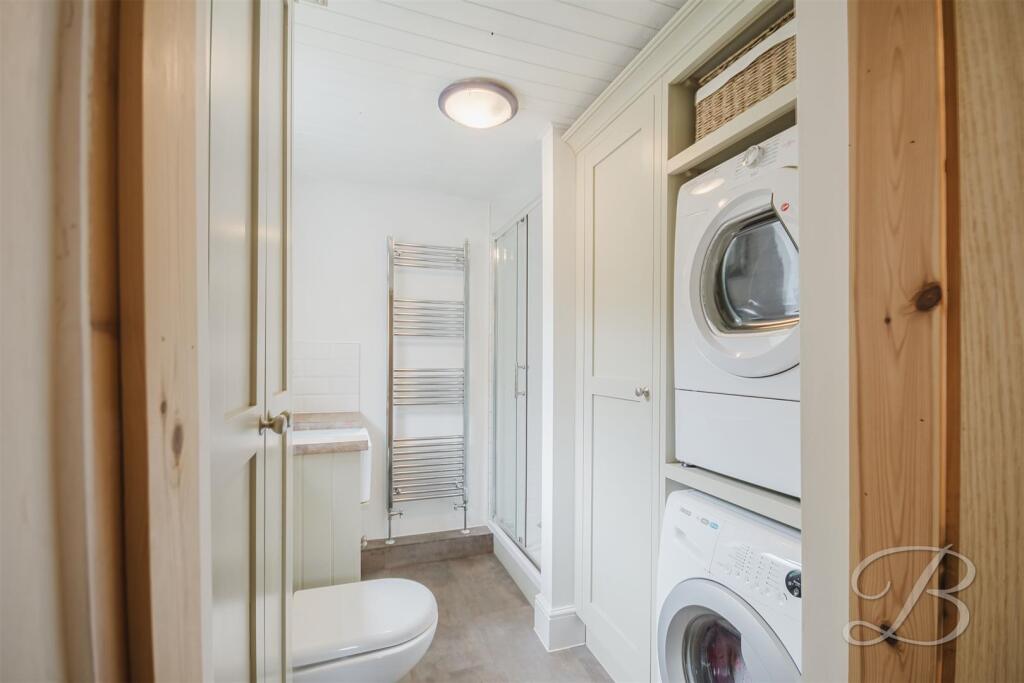 GROUND FLOOR SHOWER ROOM