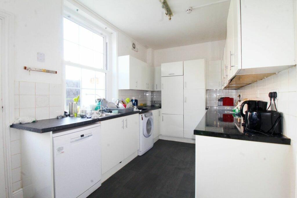 Kitchen 1.jpg