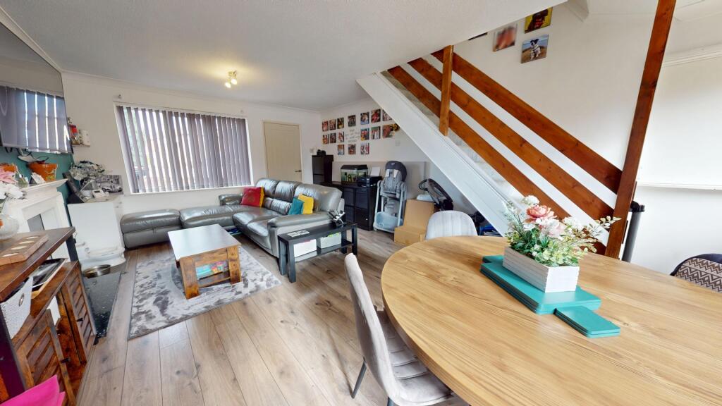 LOUNGE/DINING ROOM