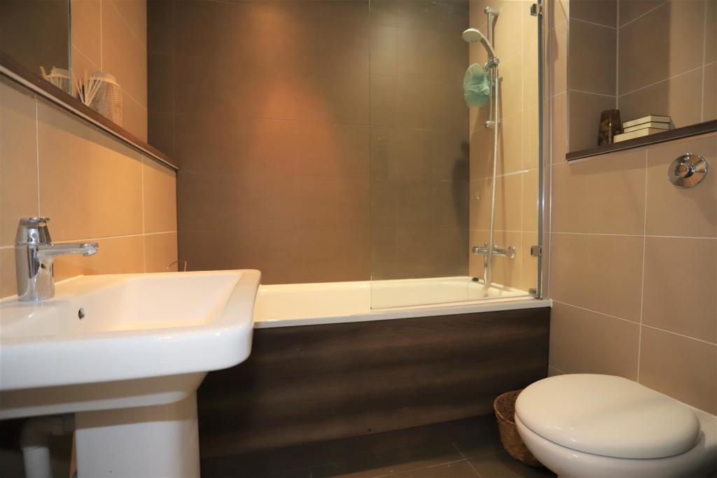 Bathroom.JPG