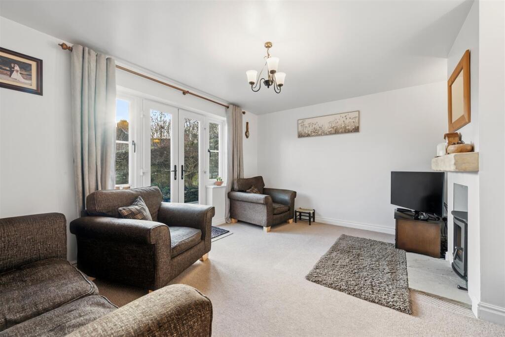 Sitting Room towards garden.jpg