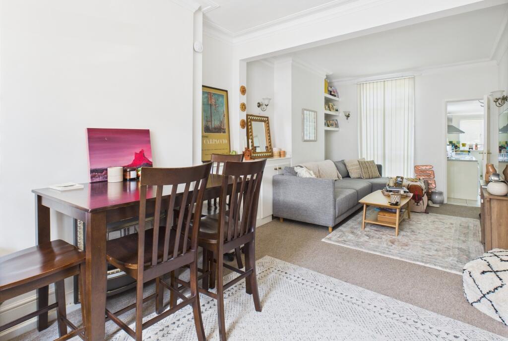 CAM02545G0-PR0440-STILL005