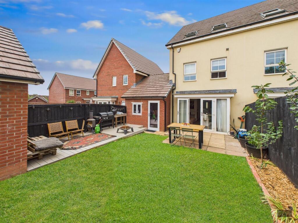 CAM02887G0-PR0504-STILL009 copy.jpg