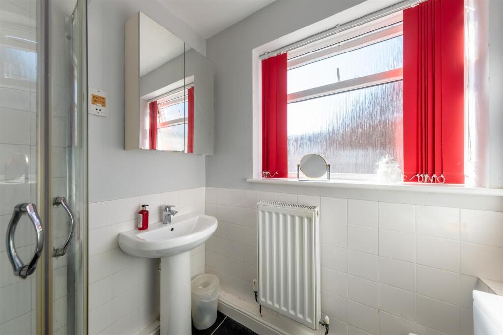 10 Windsor Close-016.jpg