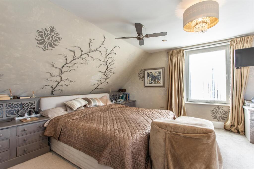 33 London Road87.jpg