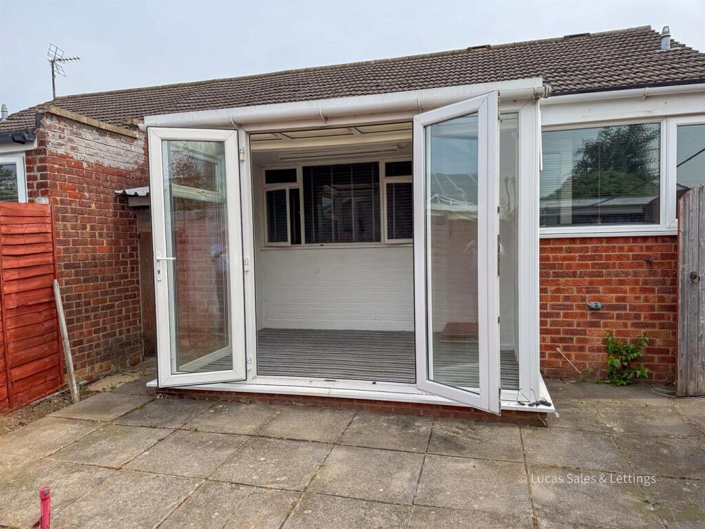 15 Isebrook Ct Burton Latimer-12.jpg