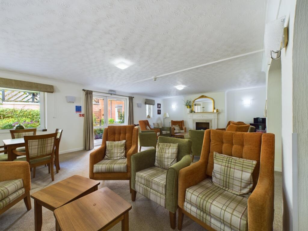 CAM02313G0-PR0061-STILL009