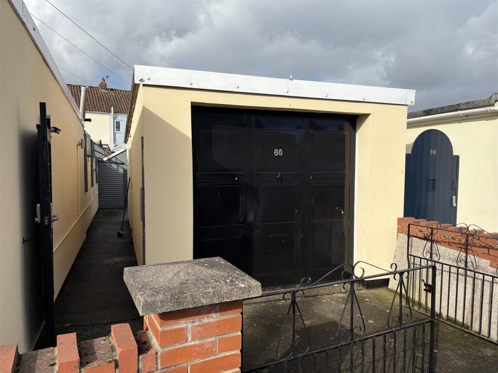 Garage.jpg