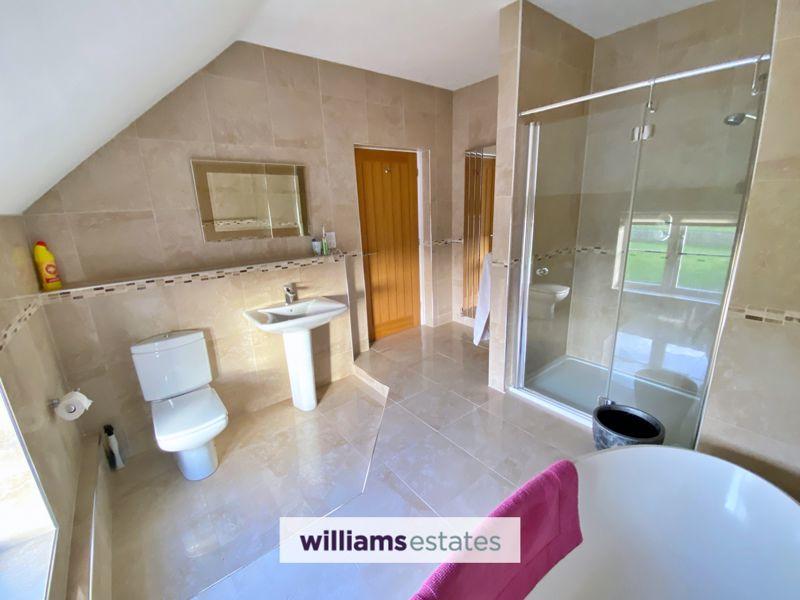 Family Bathroom (2)
