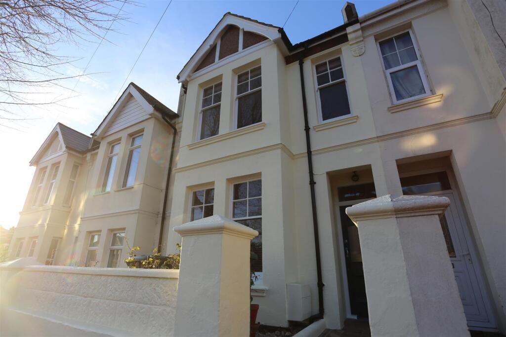 49 Queens Park Rise ext.JPG