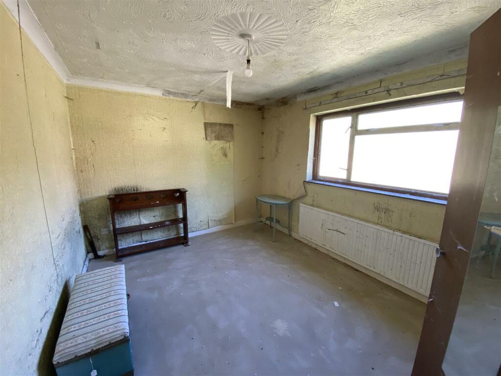 REAR BEDROOM 3