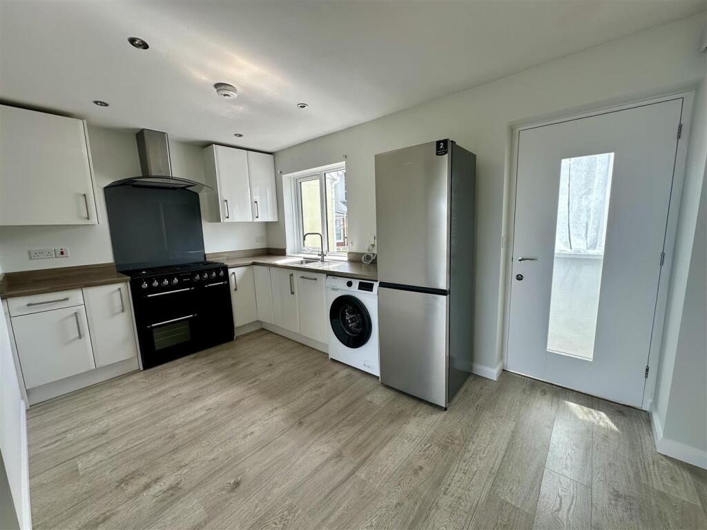 Kitchen 1.jpeg