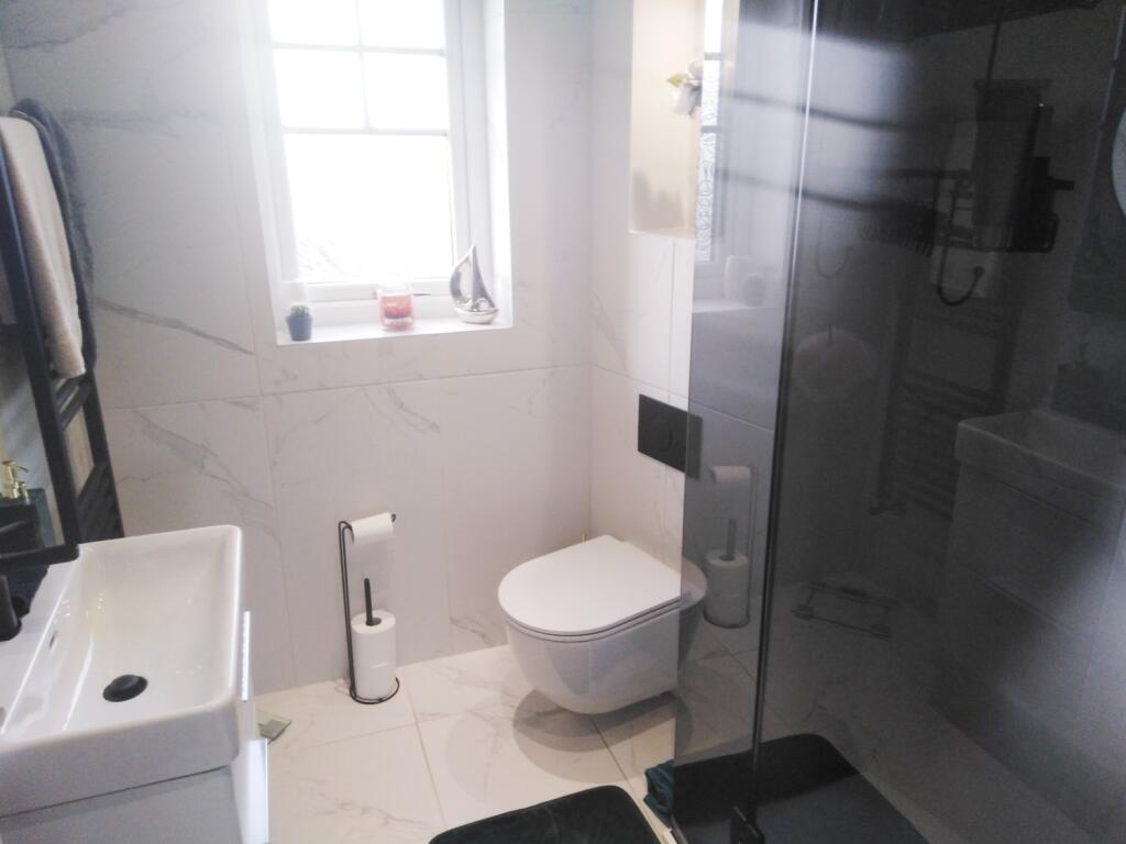 EN SUITE