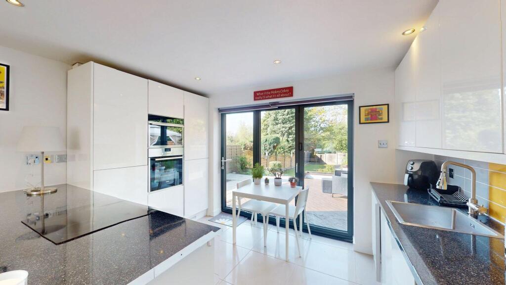 Lounge/Kitchen