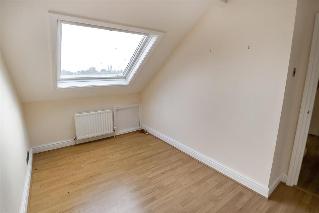 Bedroom 1.jpg