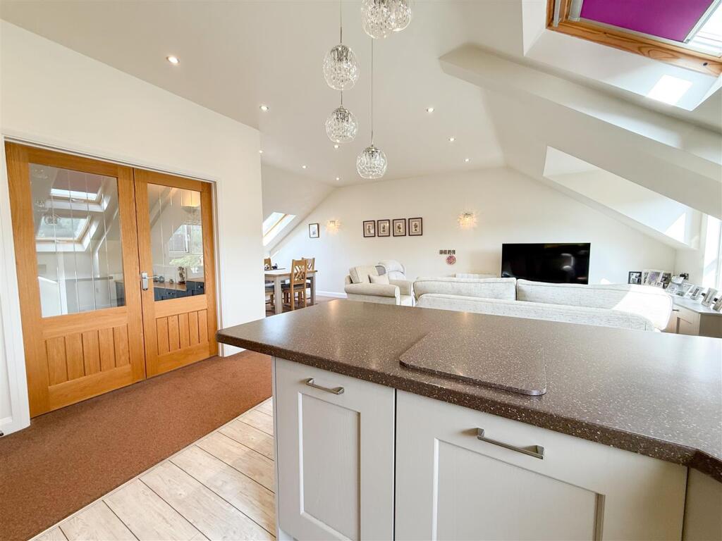 BREAKFAST KITCHEN AREA