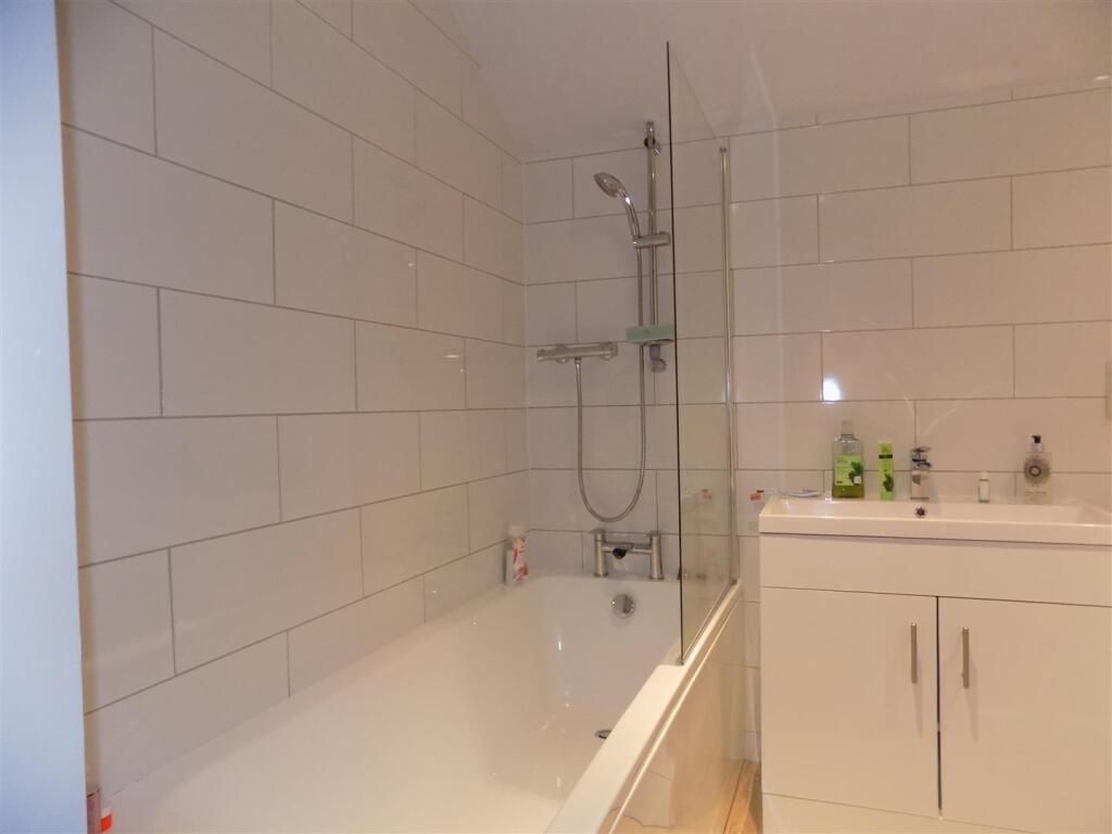 Mount Cottage - Bathroom.JPG