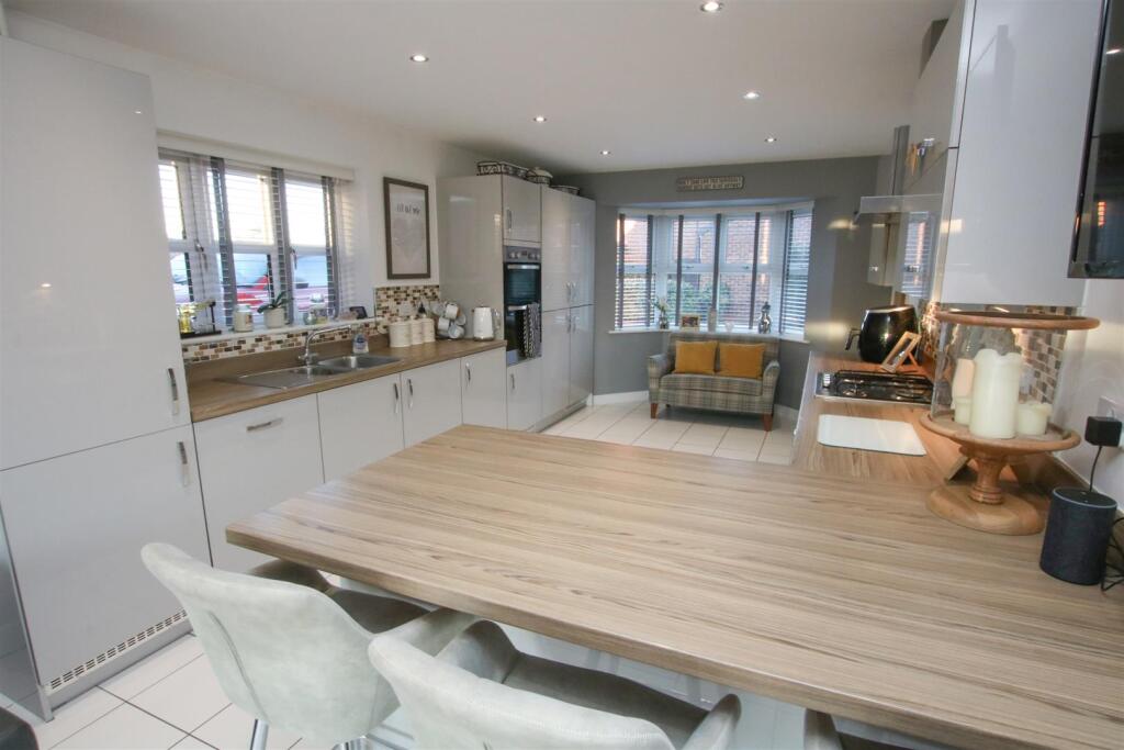 OPEN PLAN LIVING DINING KITCHEN