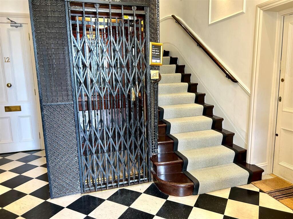 EN HALL.jpg