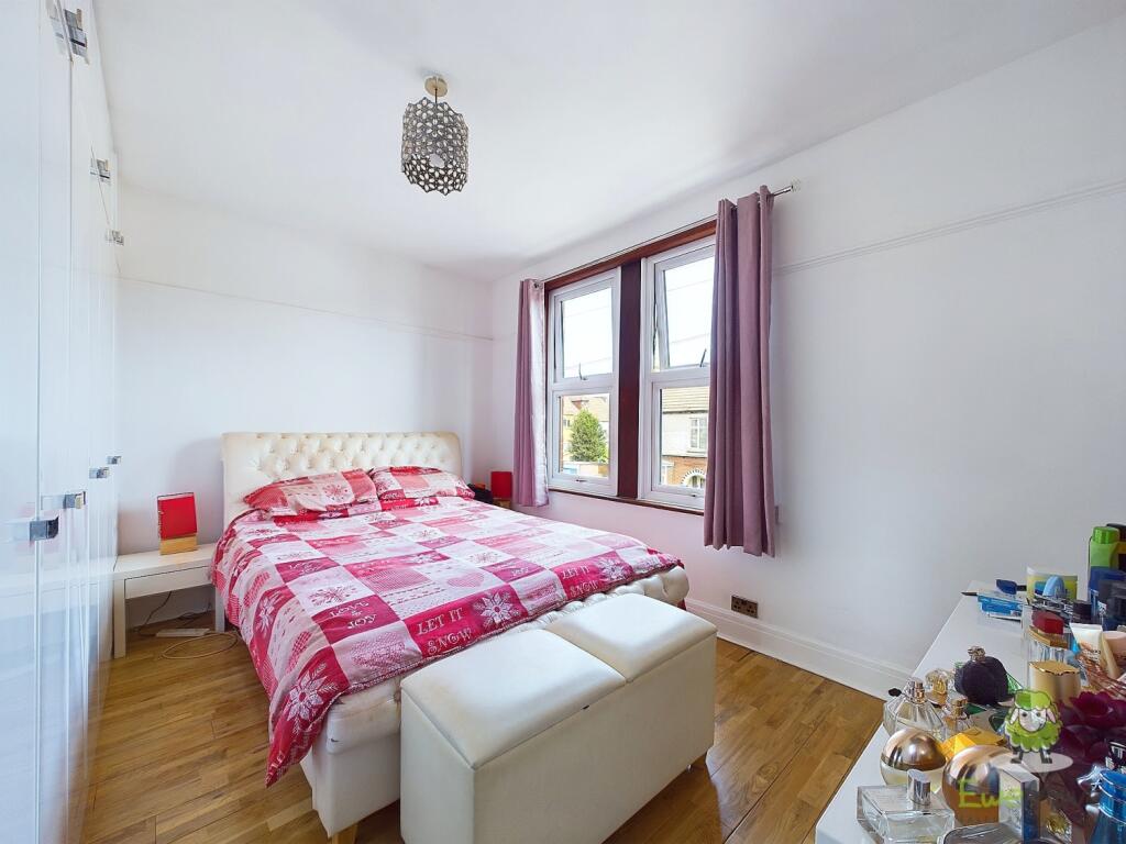 CAM01543G0-PR0090-STILL041