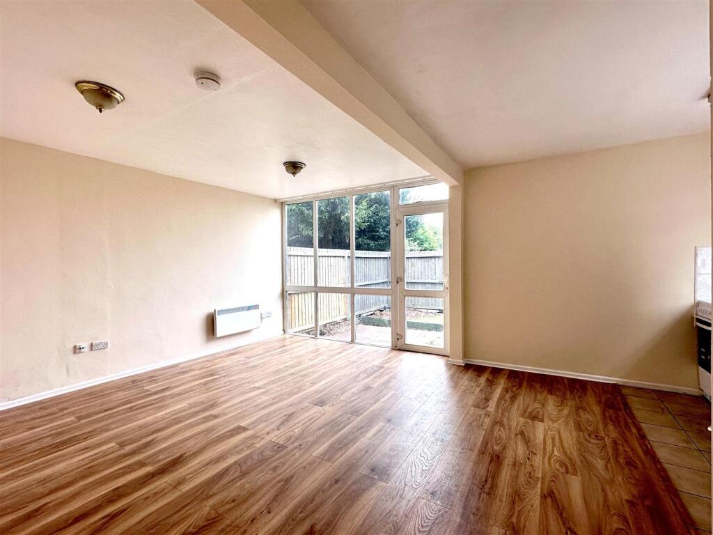 Living Bedroom 1.jpg