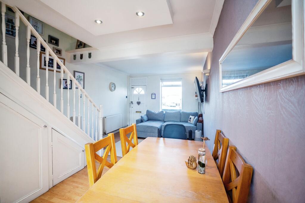 Lounge/Dining Room
