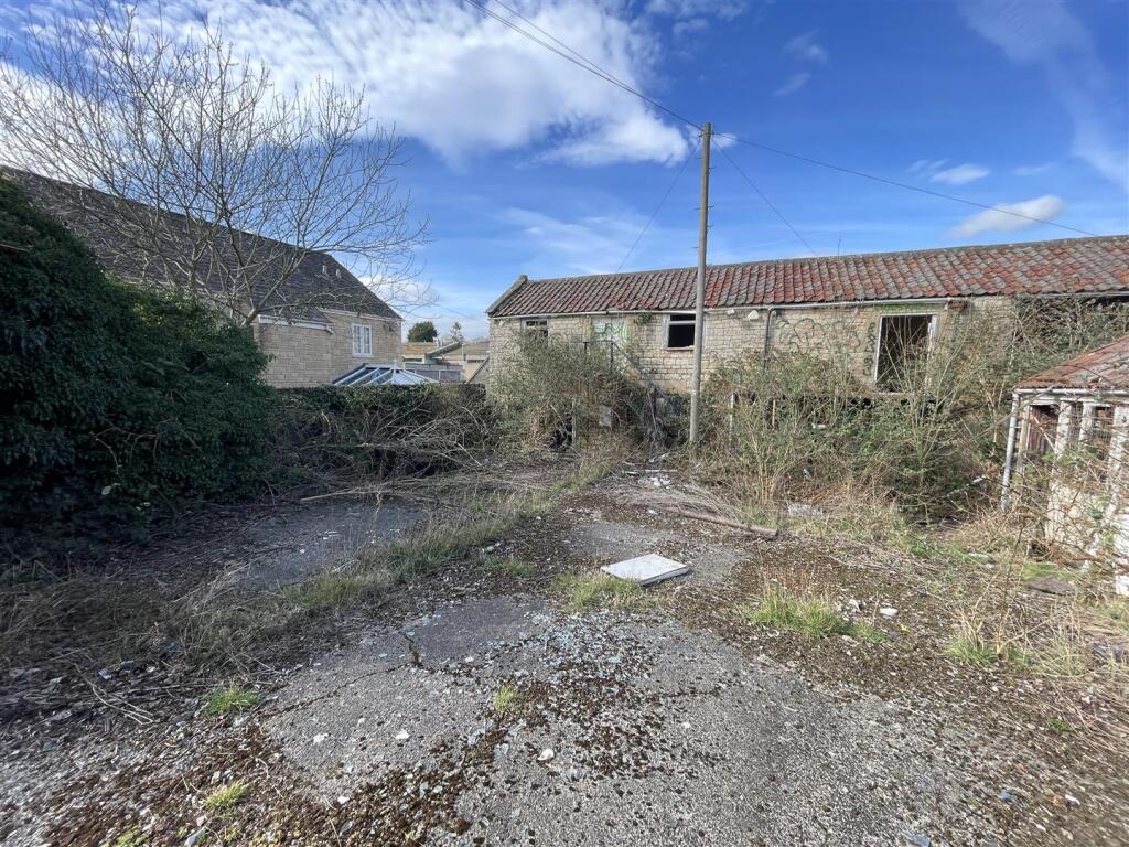 17 Station Road, Midsomer Norton, BA3 2AZ Freehold